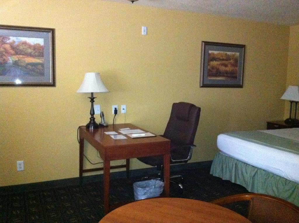 Southern Inn And Suites Yorktown Room photo