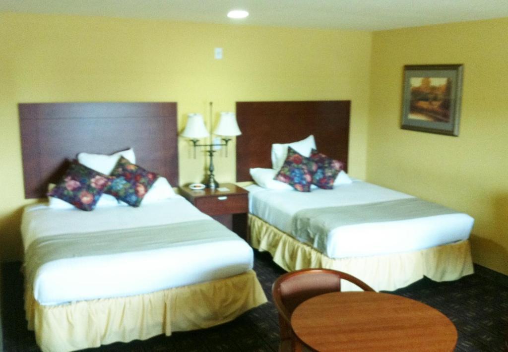 Southern Inn And Suites Yorktown Room photo